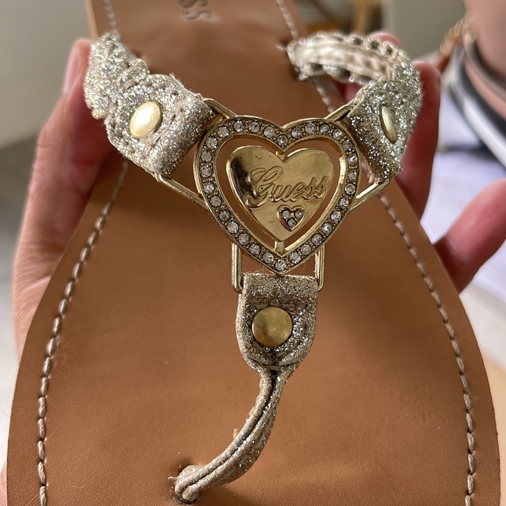 Guess Flip Flops - Picture 2 of 3